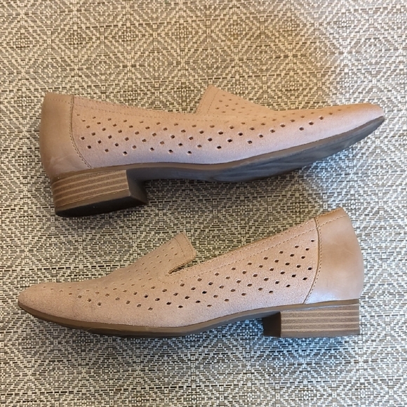 Clarks JULIET HAYES Suede Sand low-heel Loafers - Picture 6 of 7